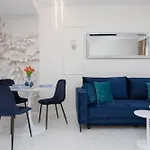 Stylish With Parking & View By Renters Prestige * Varsovie