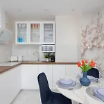 Stylish With Parking & View By Renters Prestige Apartment