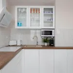 Stylish With Parking & View By Renters Prestige Apartment Warschau