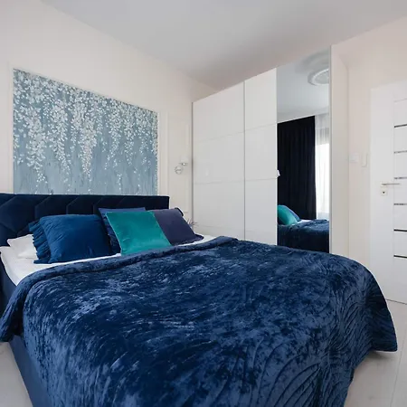 Stylish With Parking & View By Renters Prestige *