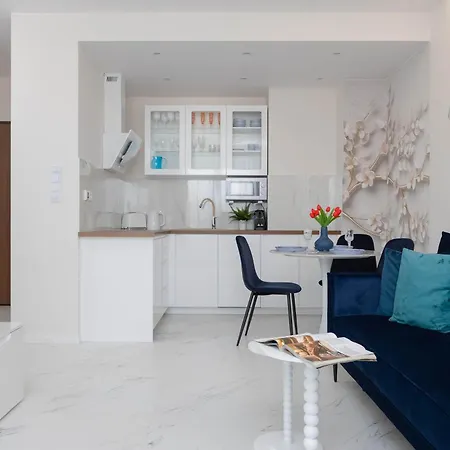 Stylish With Parking & View By Renters Prestige Apartment Warschau