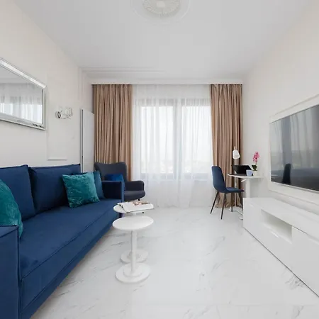 Stylish With Parking & View By Renters Prestige Warschau