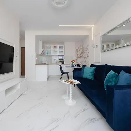 Stylish With Parking & View By Renters Prestige Apartament