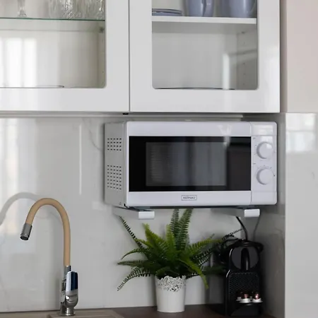Stylish With Parking & View By Renters Prestige Apartman