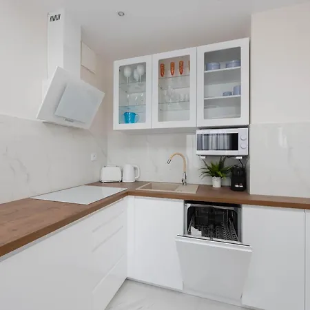 Stylish With Parking & View By Renters Prestige